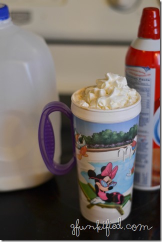 white ISO 400 f-2.2 1-200 sec